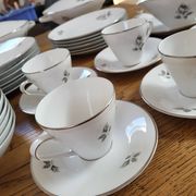 36-piece porcelain service