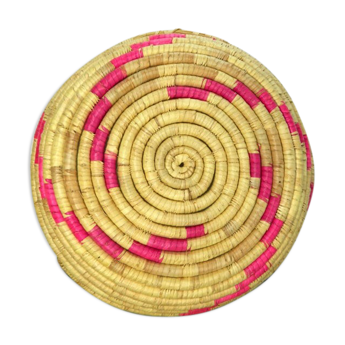 Basket of round straw