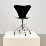 Early 3217 office chair by Arne Jacobsen