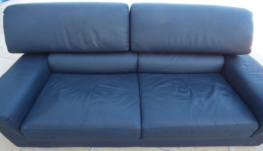 3-seater non-convertible sofa upholstered in navy blue leather – Very good condition