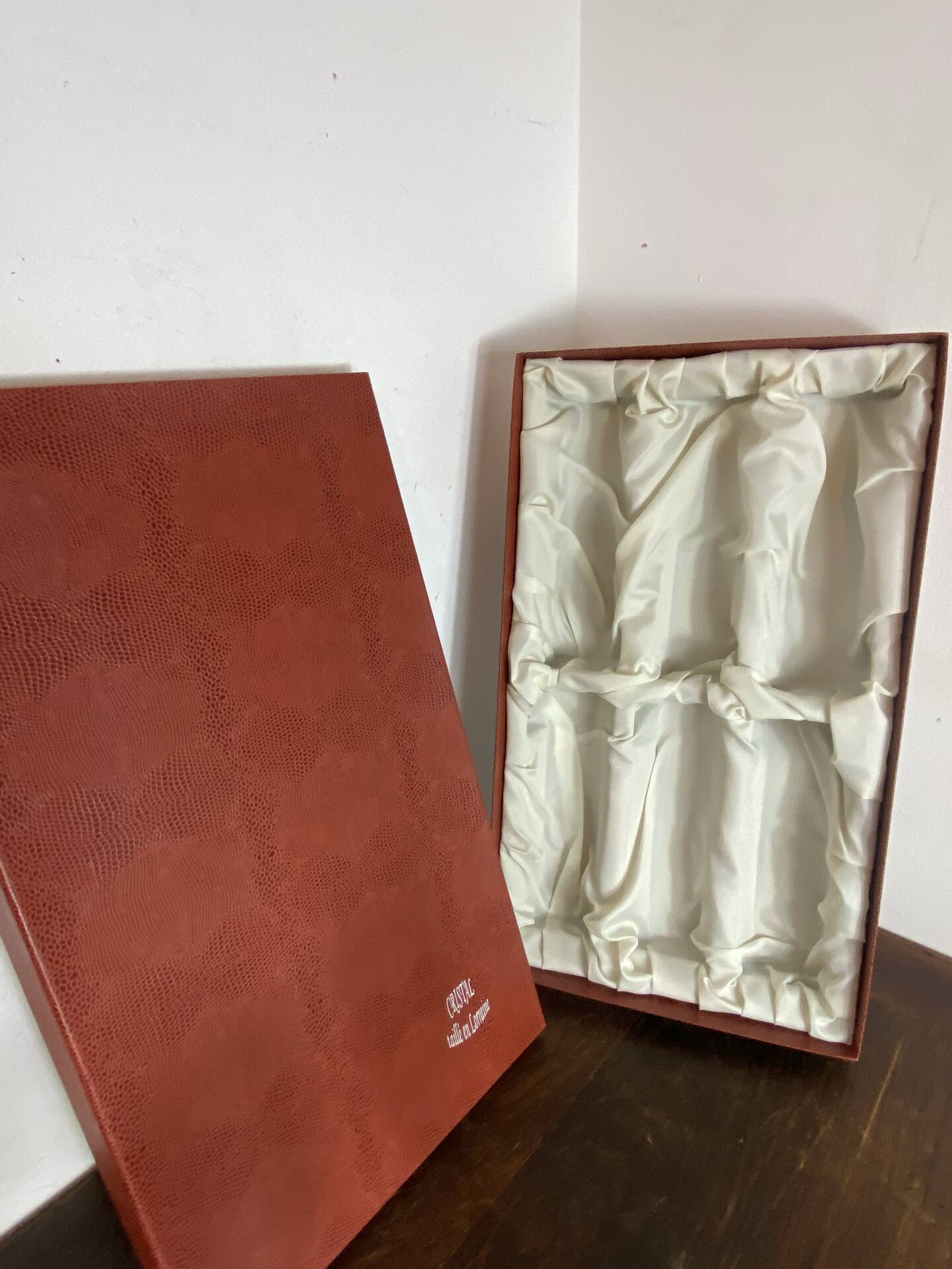 Champagne flutes, cut crystal from Lorraine, with original box.