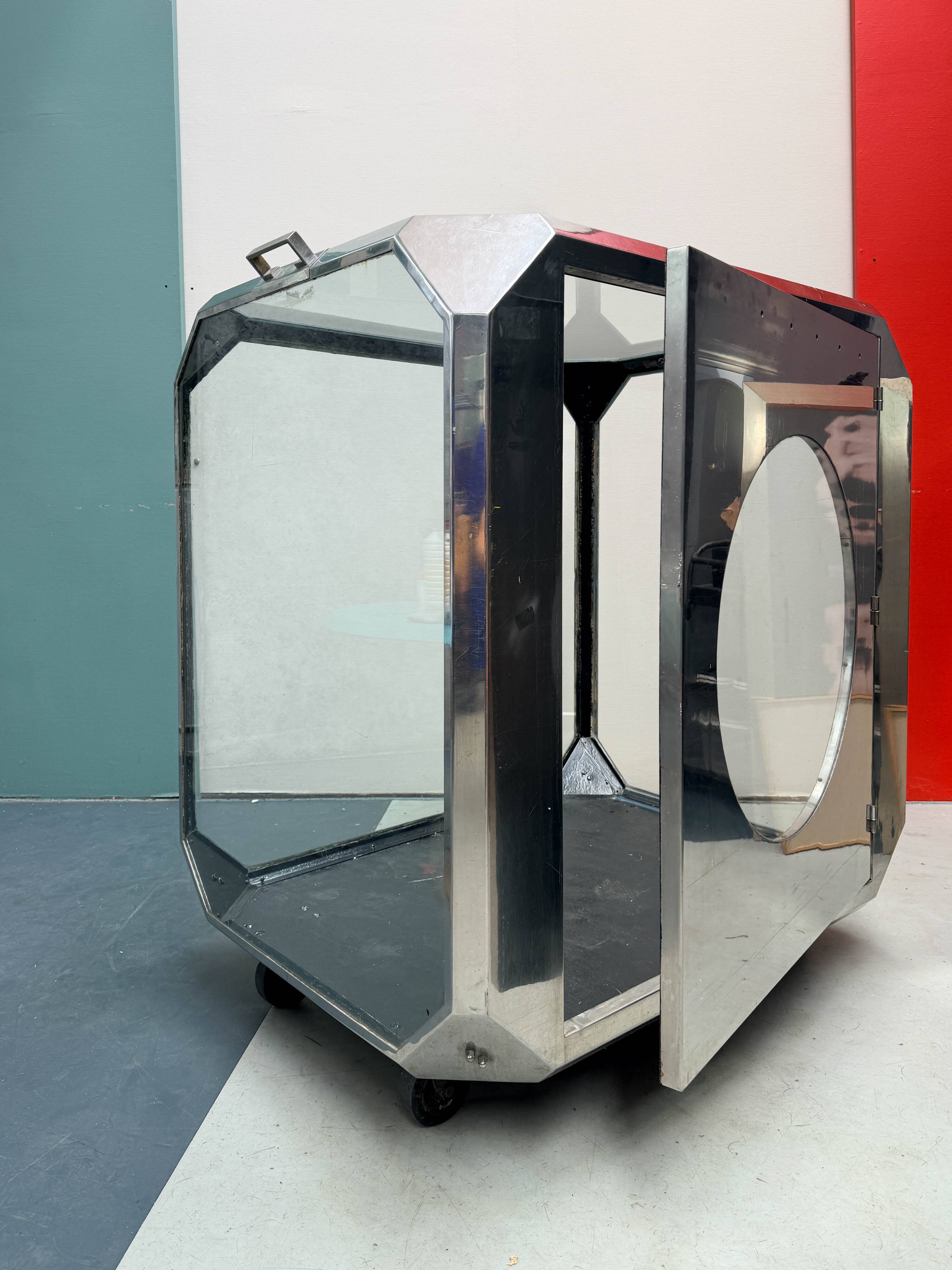 Vitrine de Showroom Monumentale d'Époque Space Age – Circa 1970