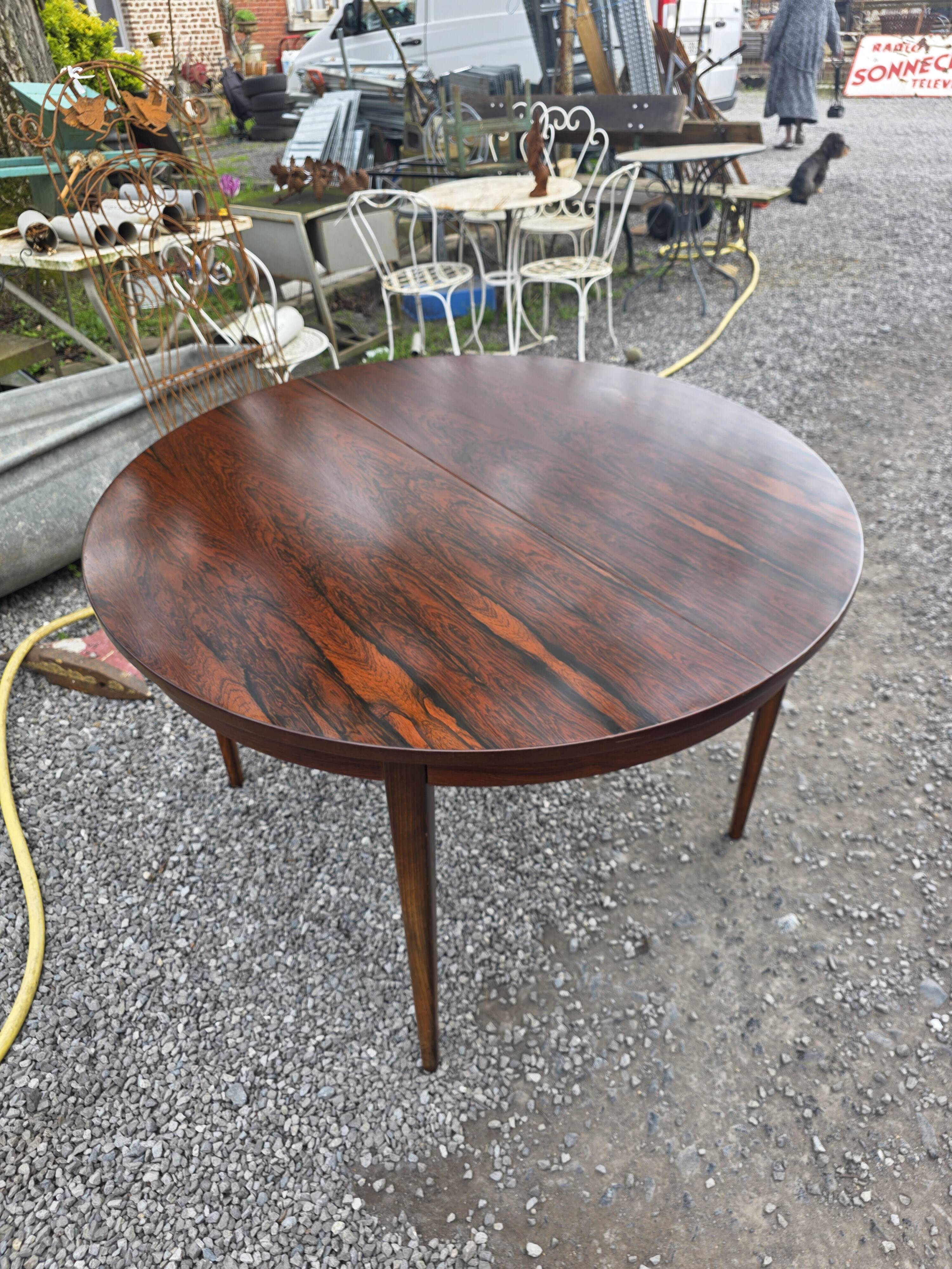 Scandinavian extendable table in rosewood from the 1960s, butterfly extension.