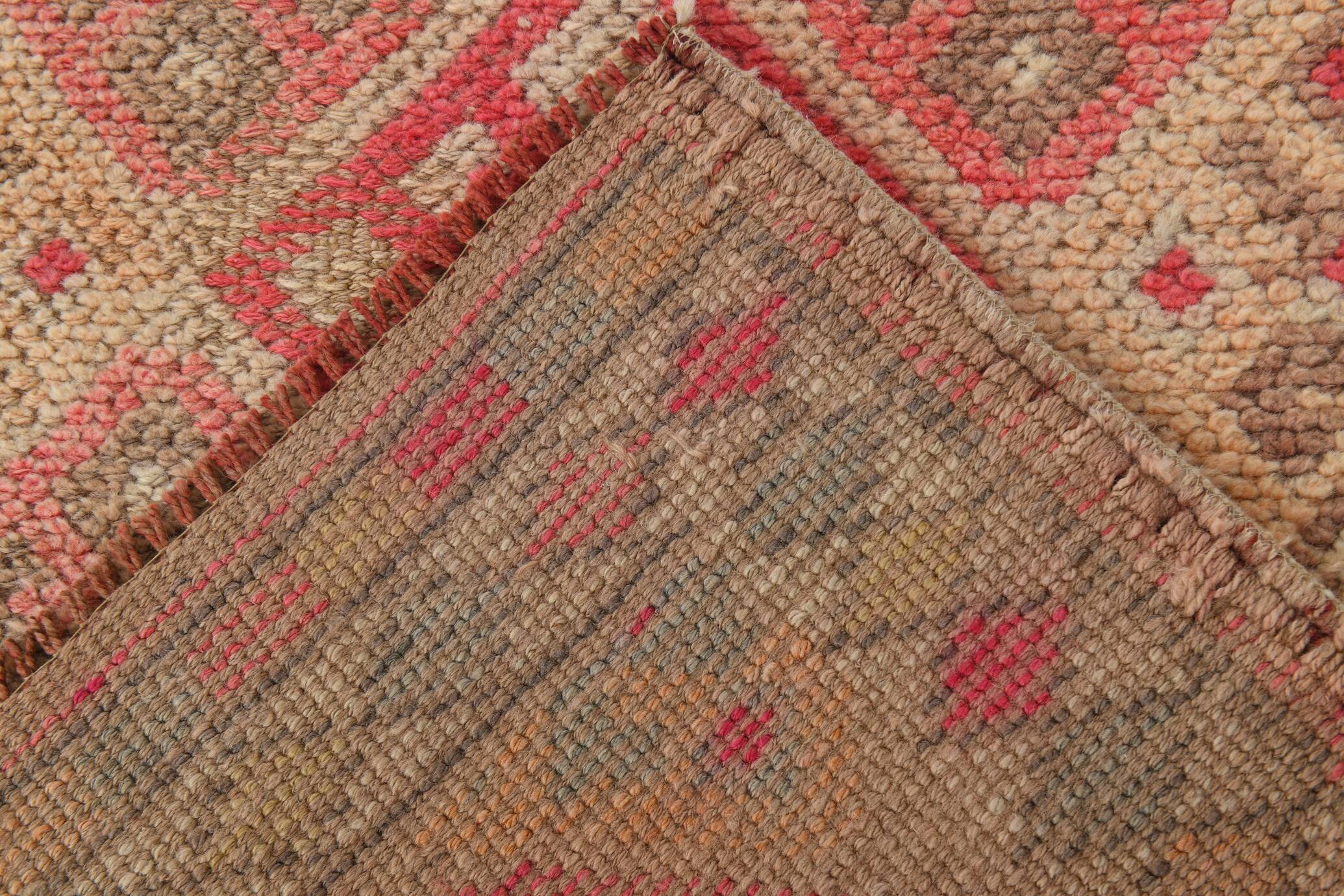 Vintage Runner Kilim, Tons Rose et Beige, Motifs Anatoliens Géométriques