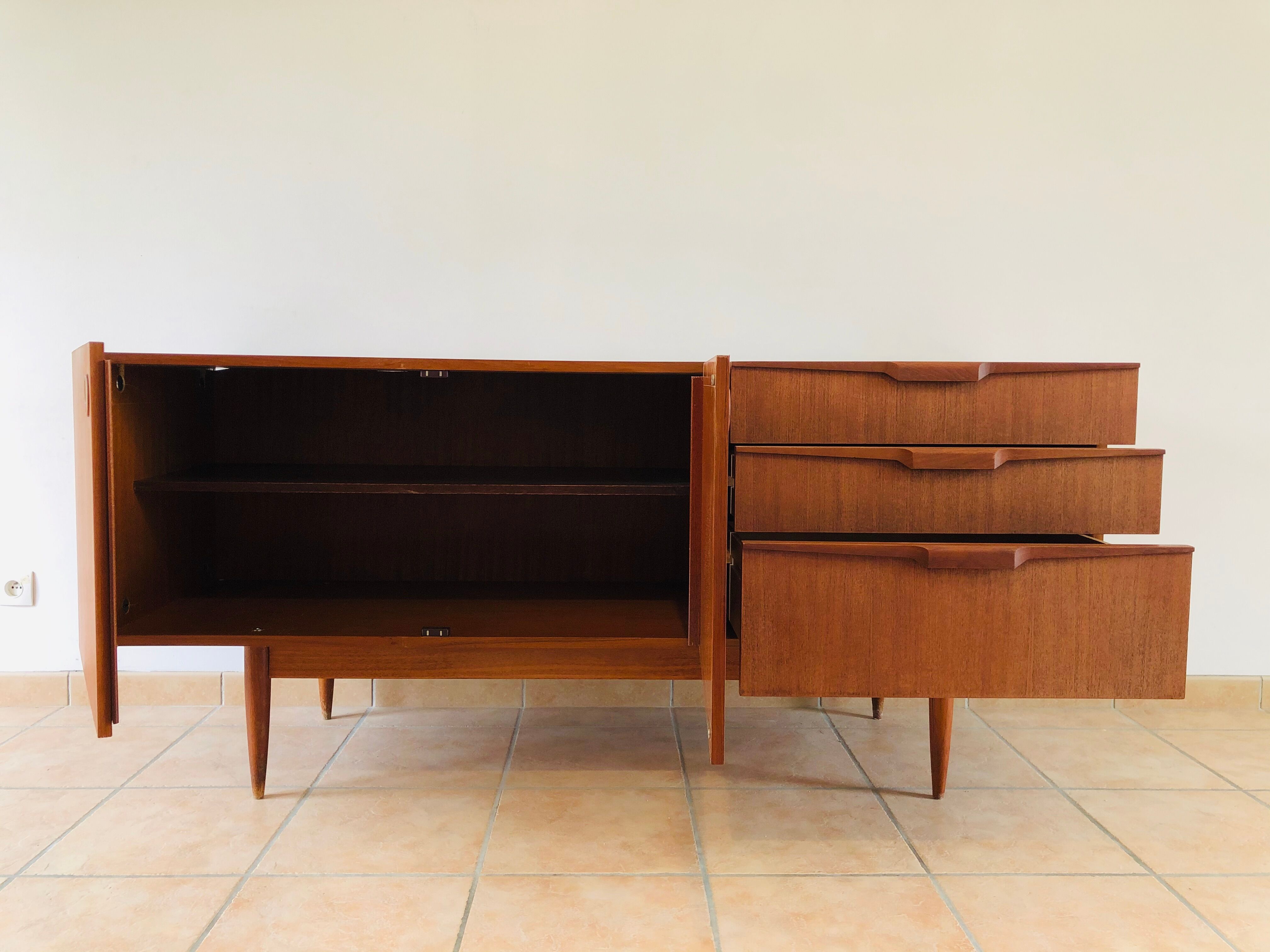 Vintage teak 1960 enfilade
