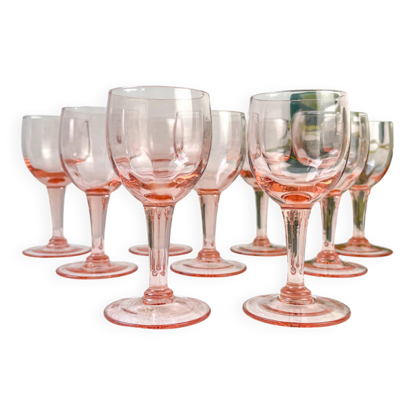 9 verres à vin blanc vintage en verre rose à facettes – Années 1950