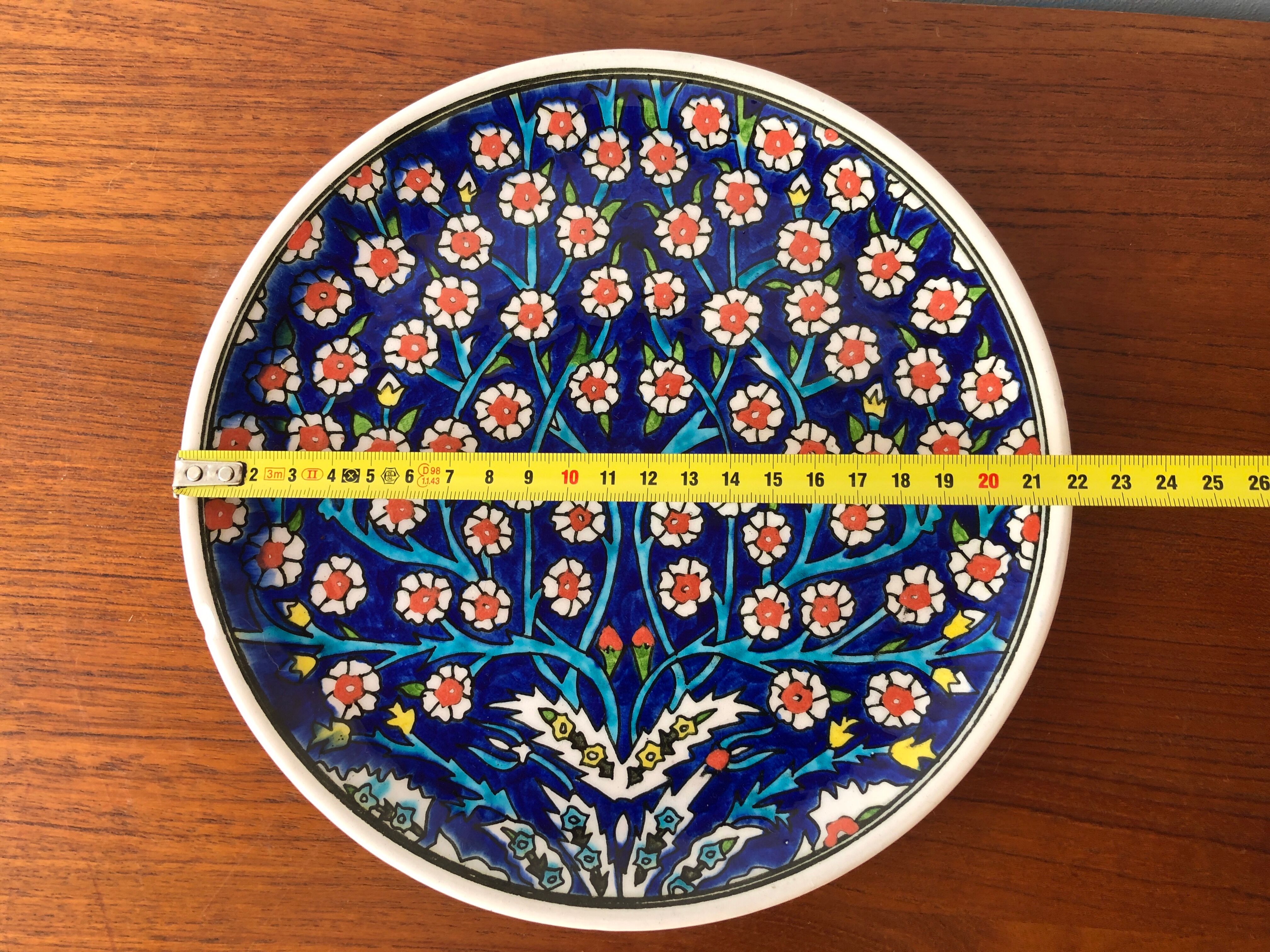 Kutahya collector's plate with Iznik Ottoman motifs