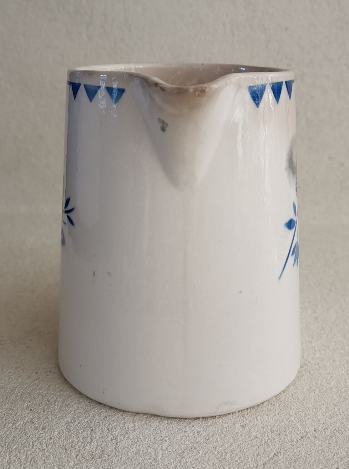 Badonviller iron earth pitcher