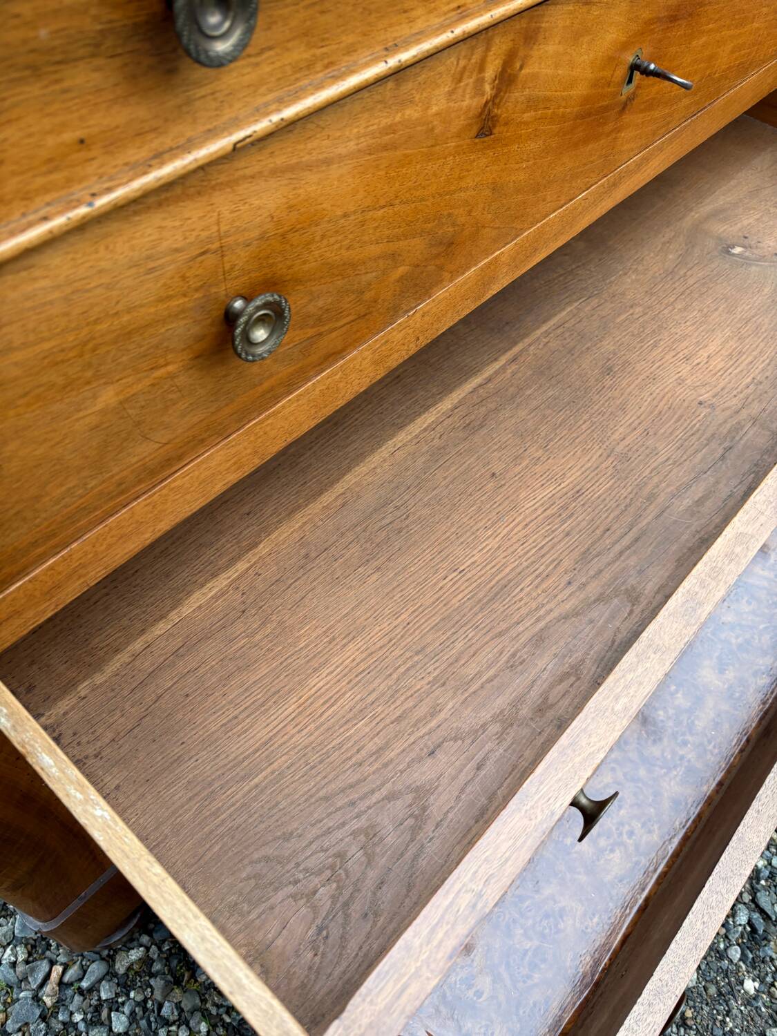 Chest of drawers in walnut, black marble, 19th century