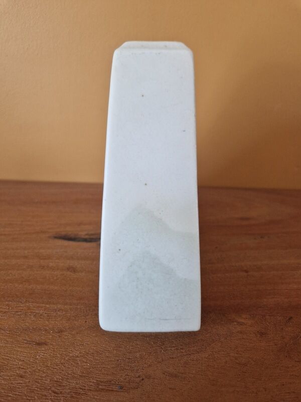 Vase en porcelaine en forme de pyramide Virebent
