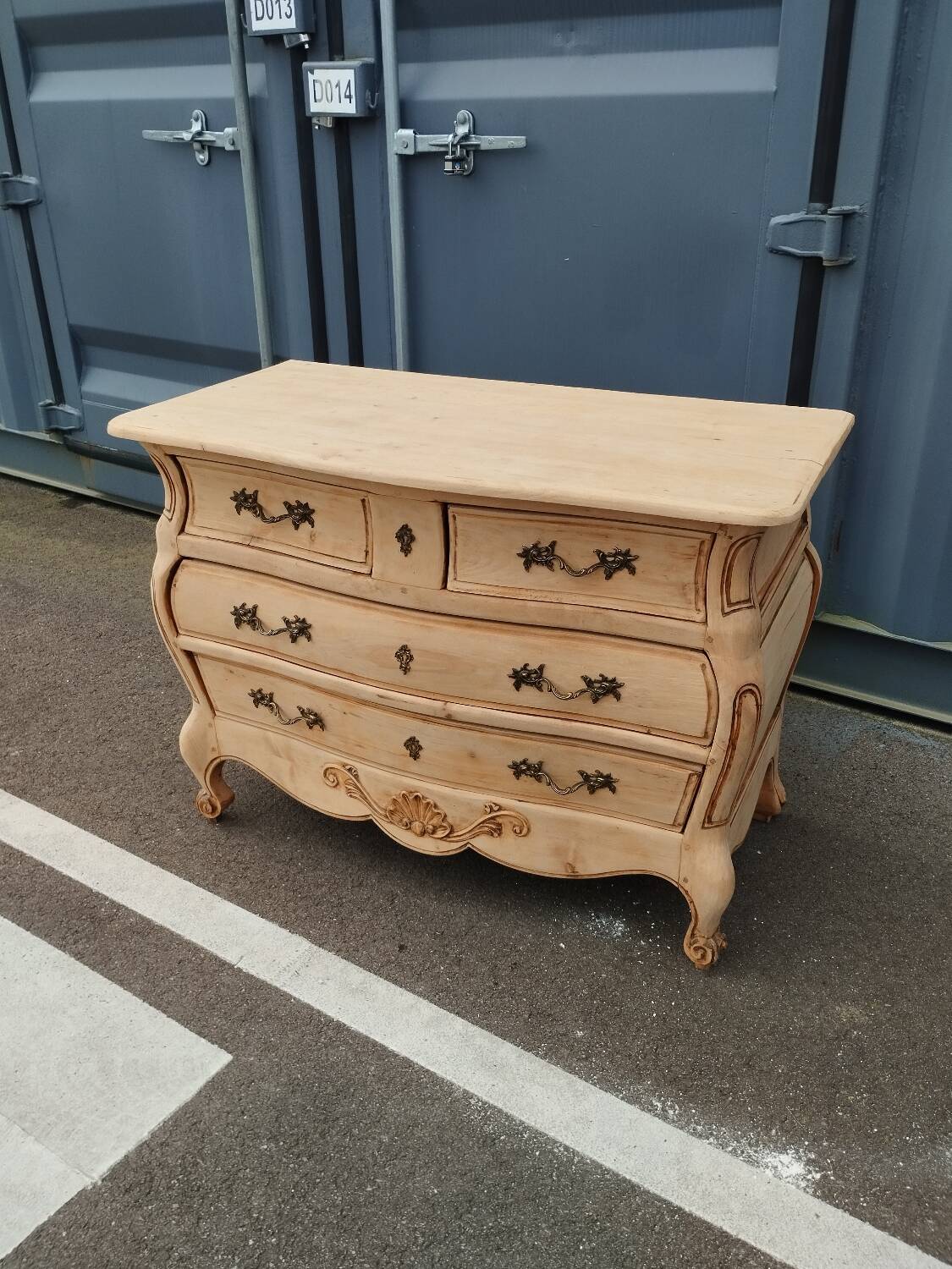 Beautiful antique Louis XV style chest of drawers