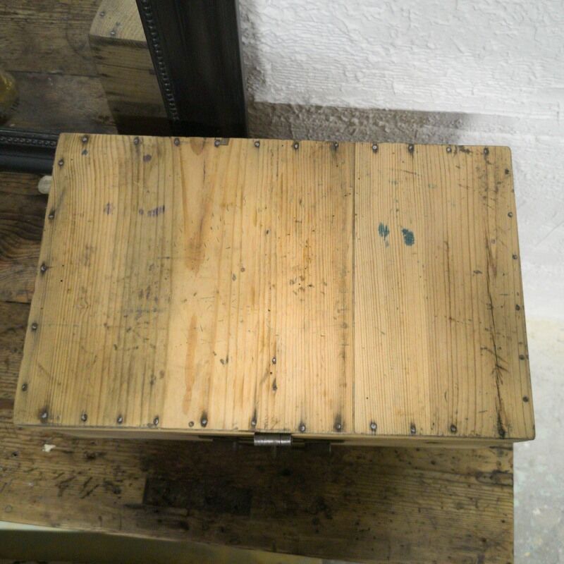Caisse en bois brut