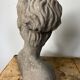 Buste de femme au chignon