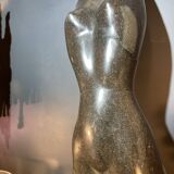 Sculpture abstraite "femme nue' en pierre (marbre noir), oeuvre signée, 20ème siècle