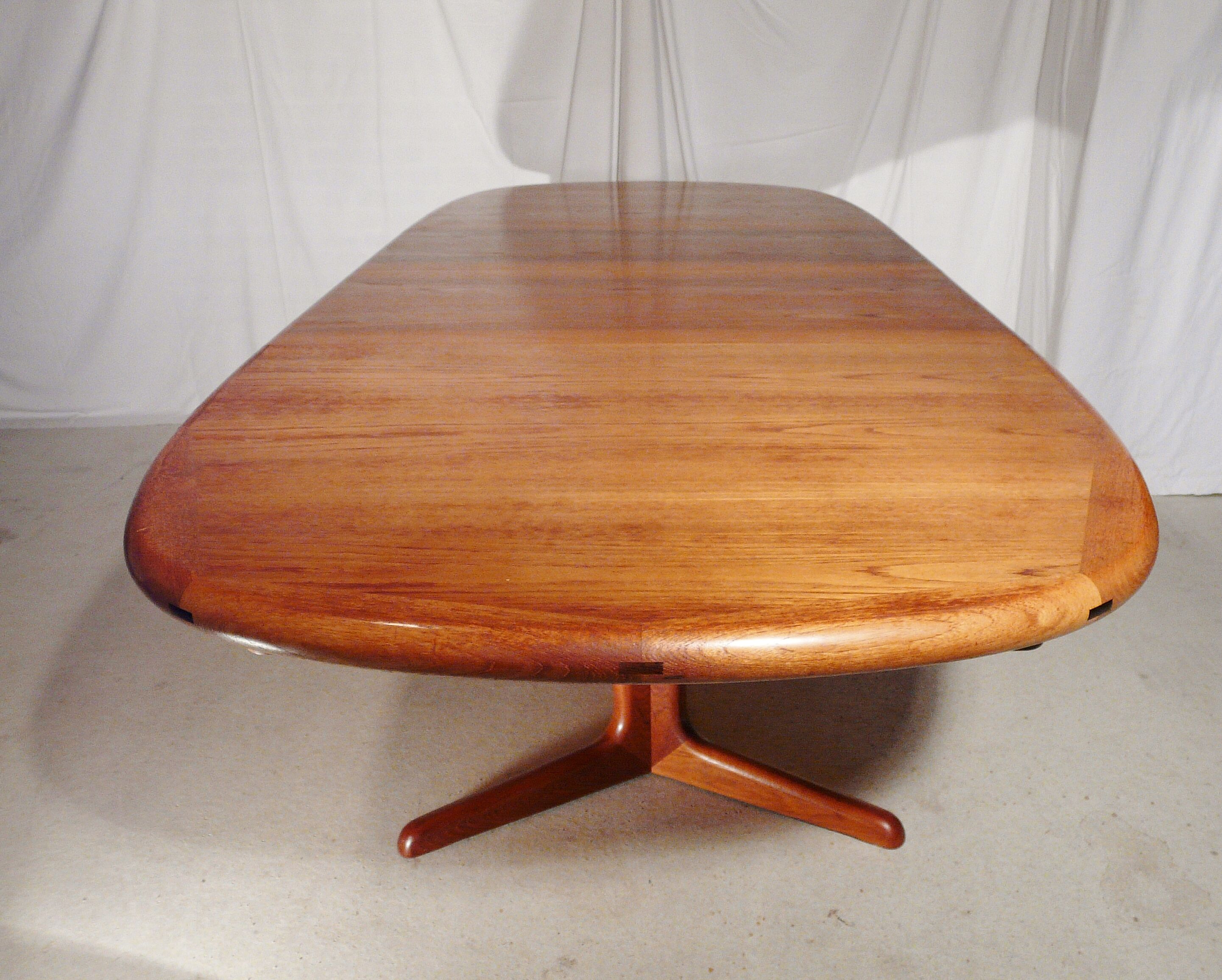 Scandinavian expandable table in Laurits M Larsen teak
