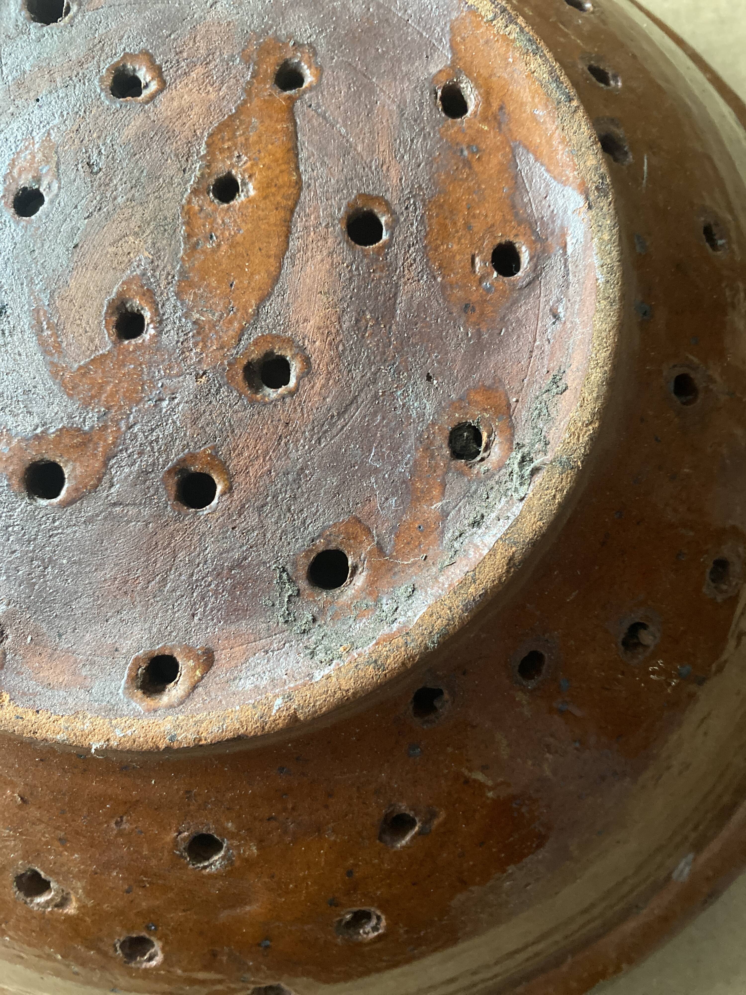 Glazed earthenware drainer