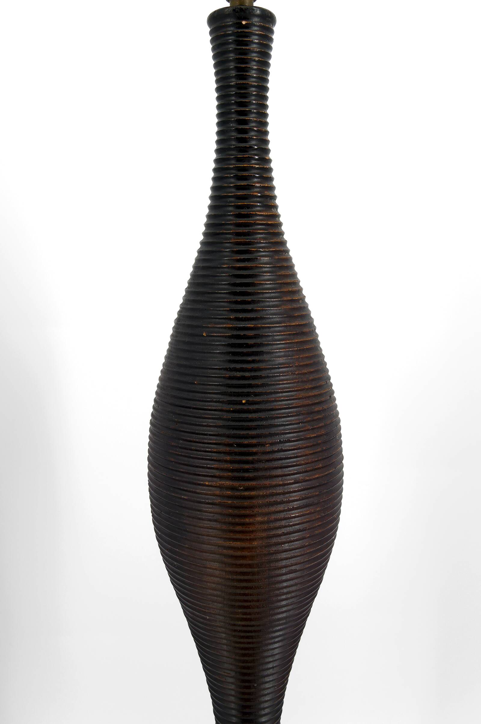 Important brutalist / Africanist lamp in wood – 1950s-1960s
