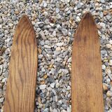 A pair of skis