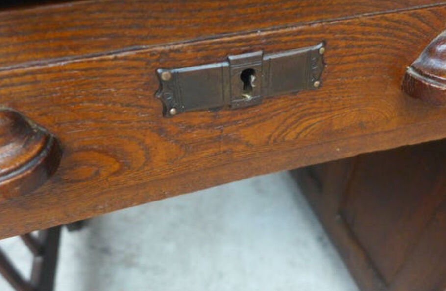 Oak desk from the 1930s