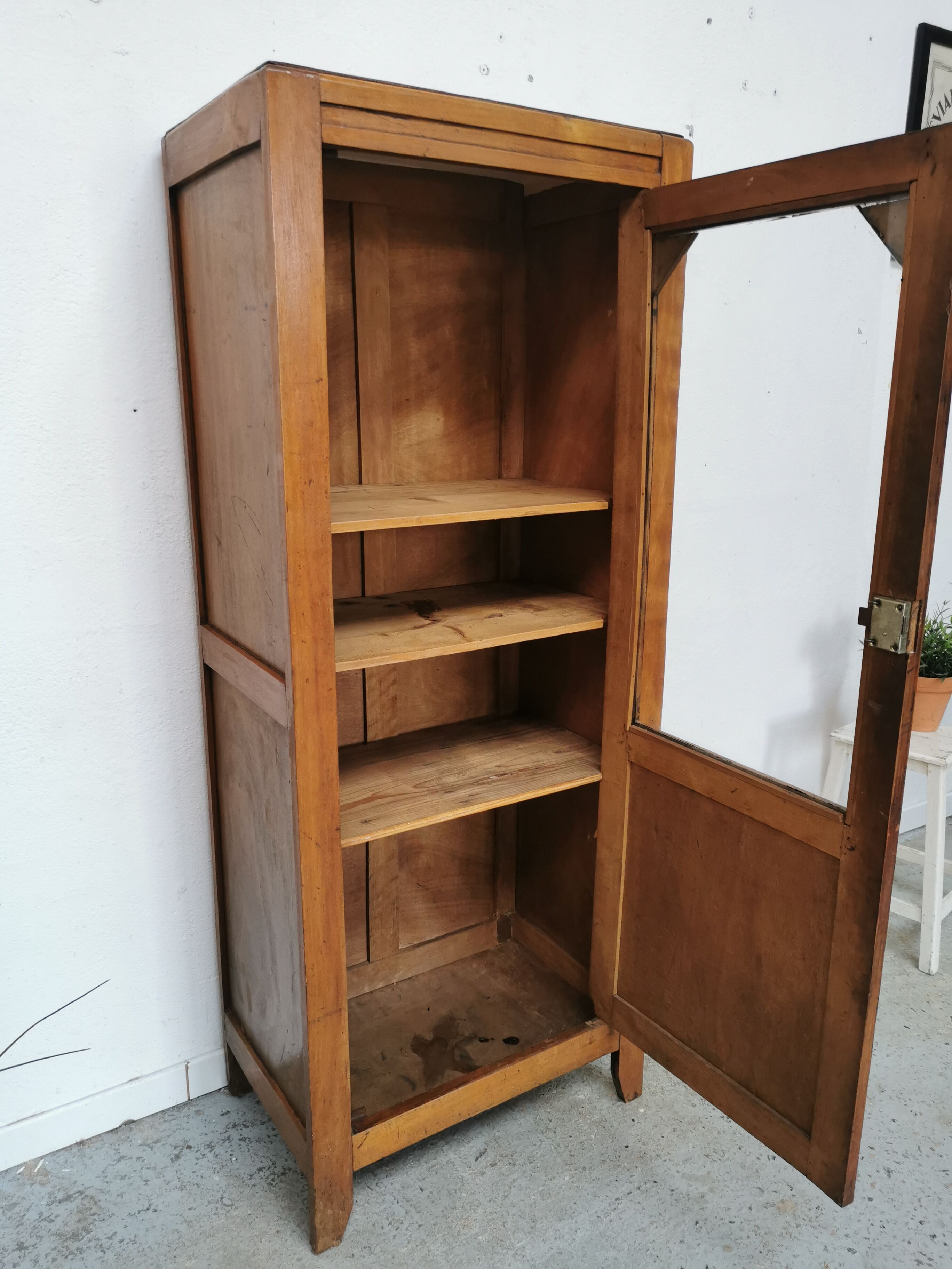 Armoire parisienne vitrée