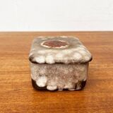 West German pottery box, fat lava WGP from the mid-century with lid, 1960s.
