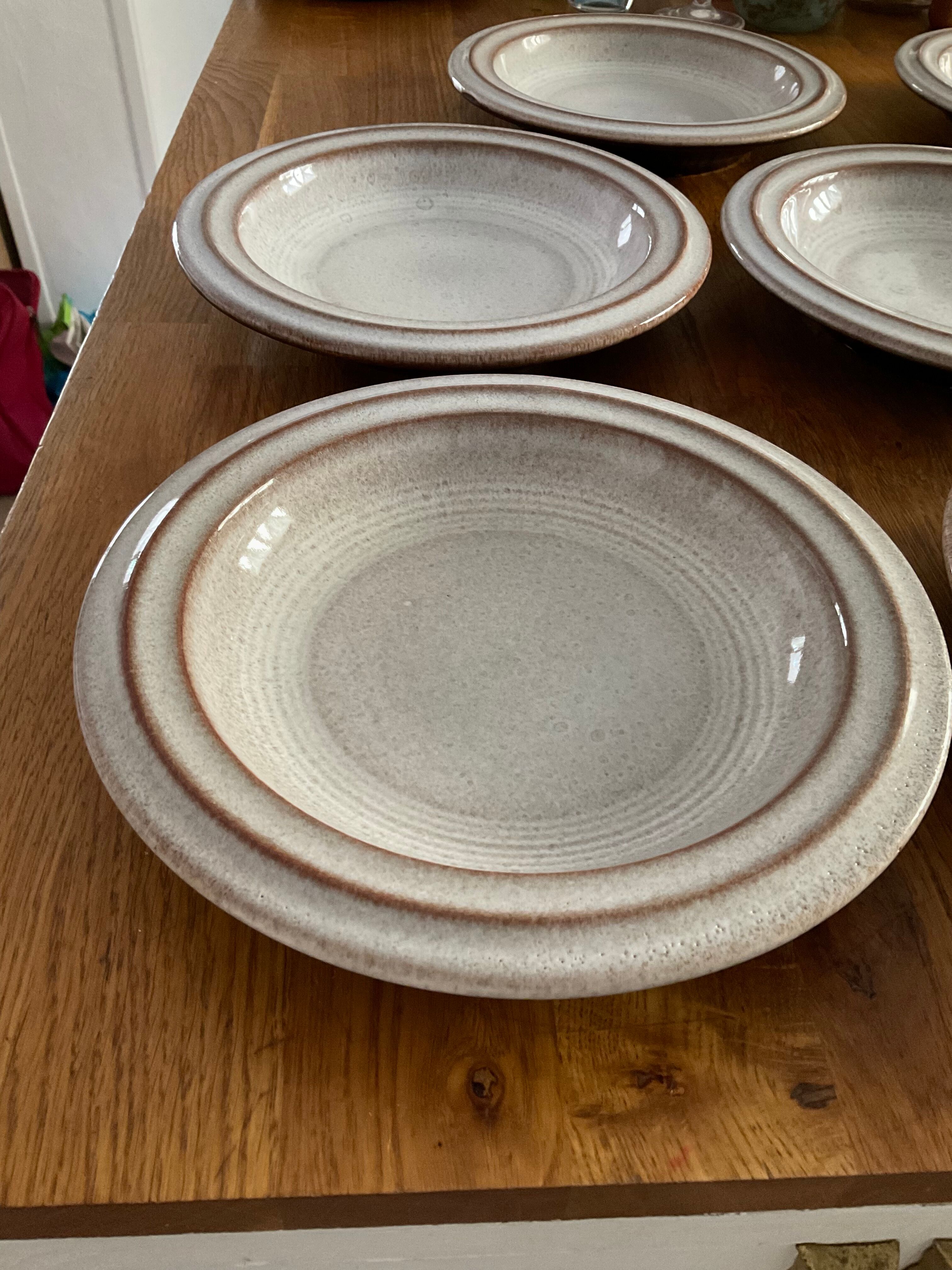 8 hollow plates in glazed terracotta