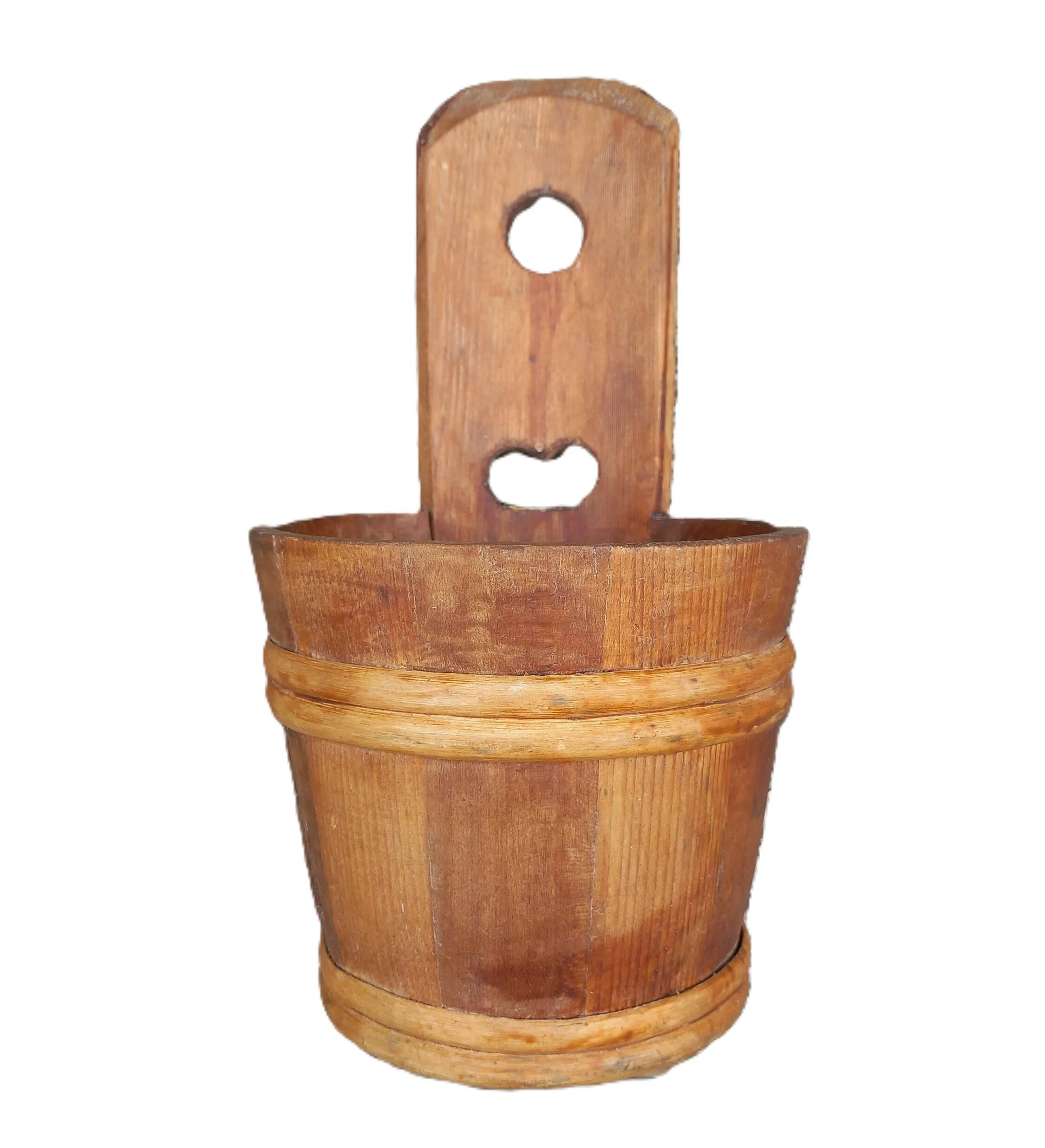 Wooden flowerpot to hang or place