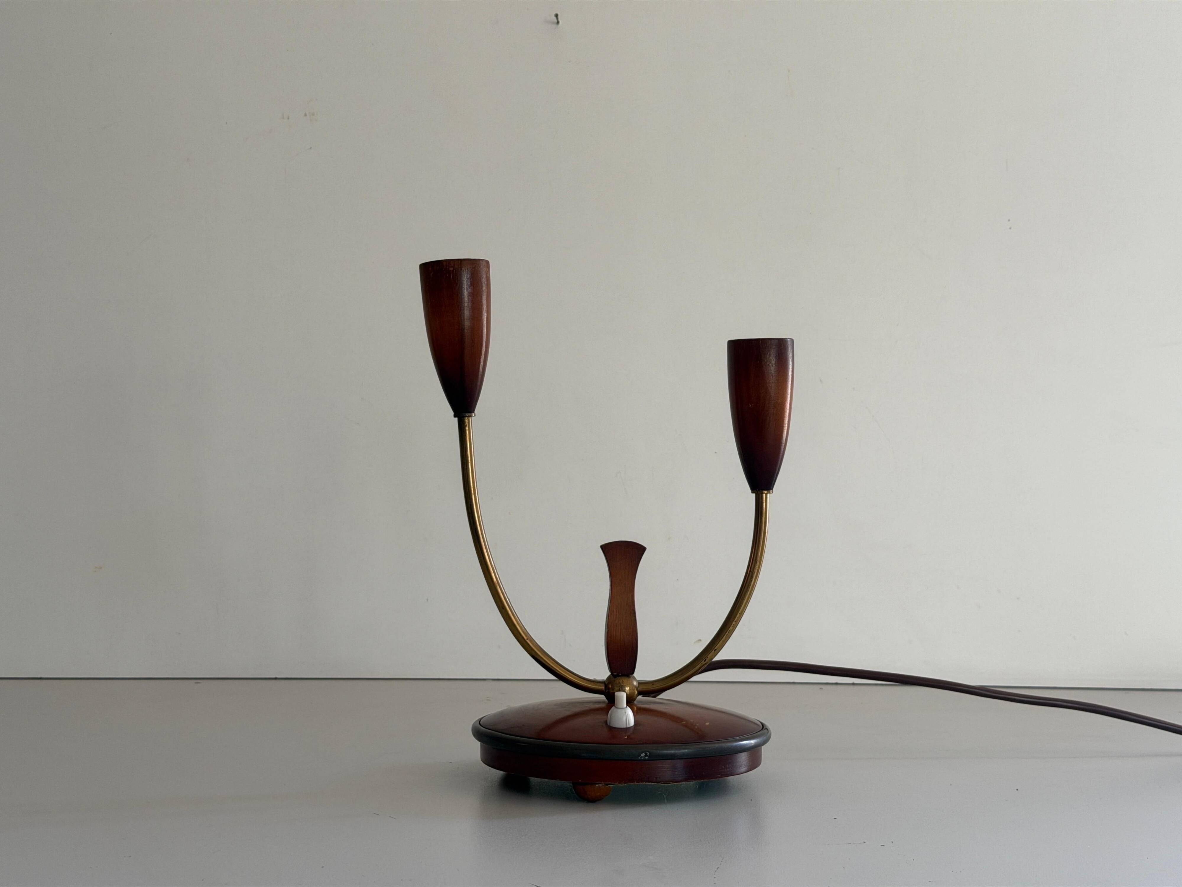 Simple double-headed table lamp in wood and brass, 1960s, Germany.