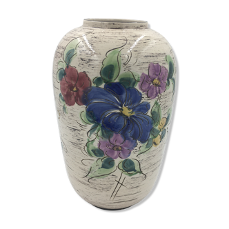 Ceramic vase floral decoration