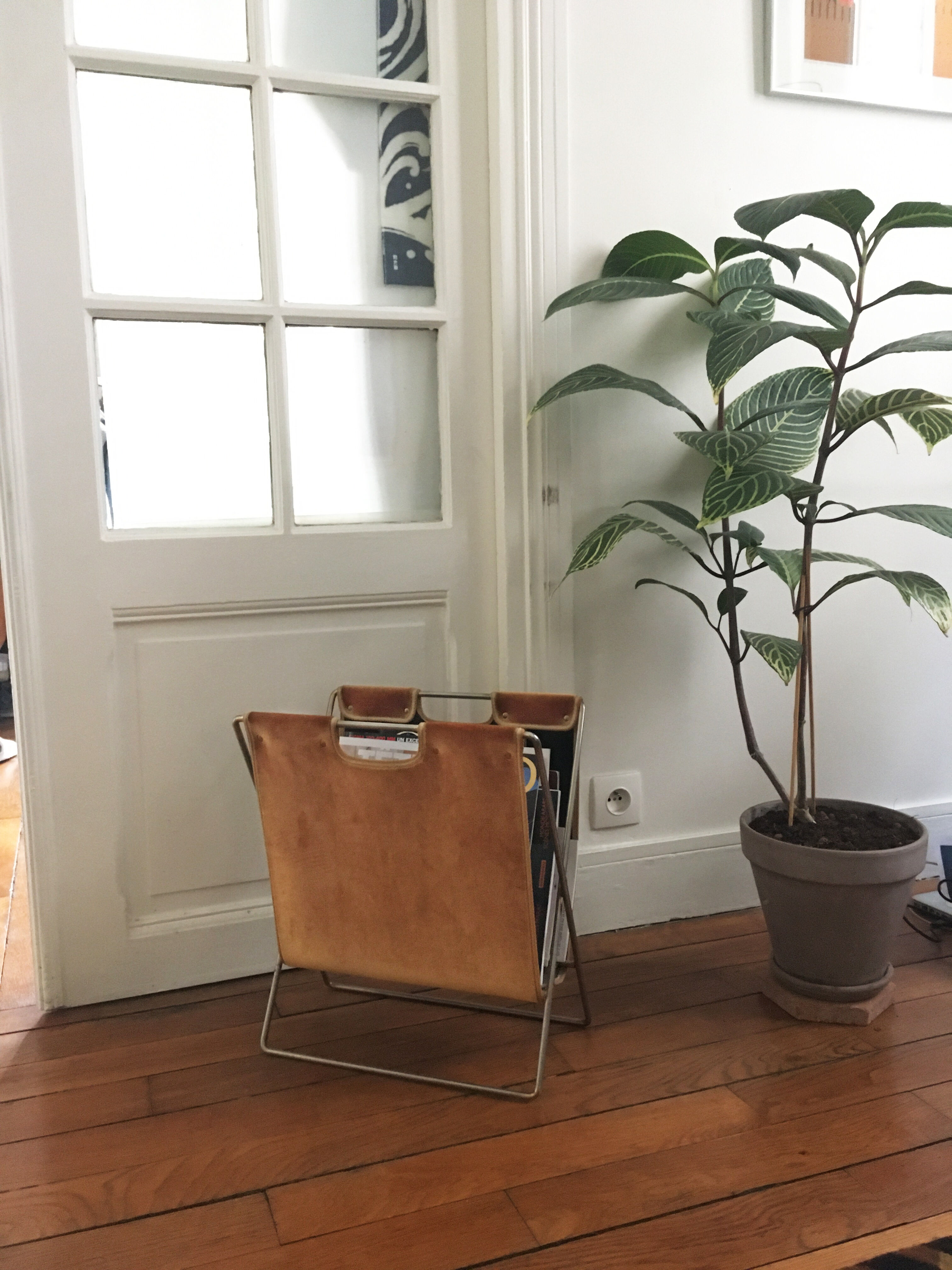 Vintage magazines holder