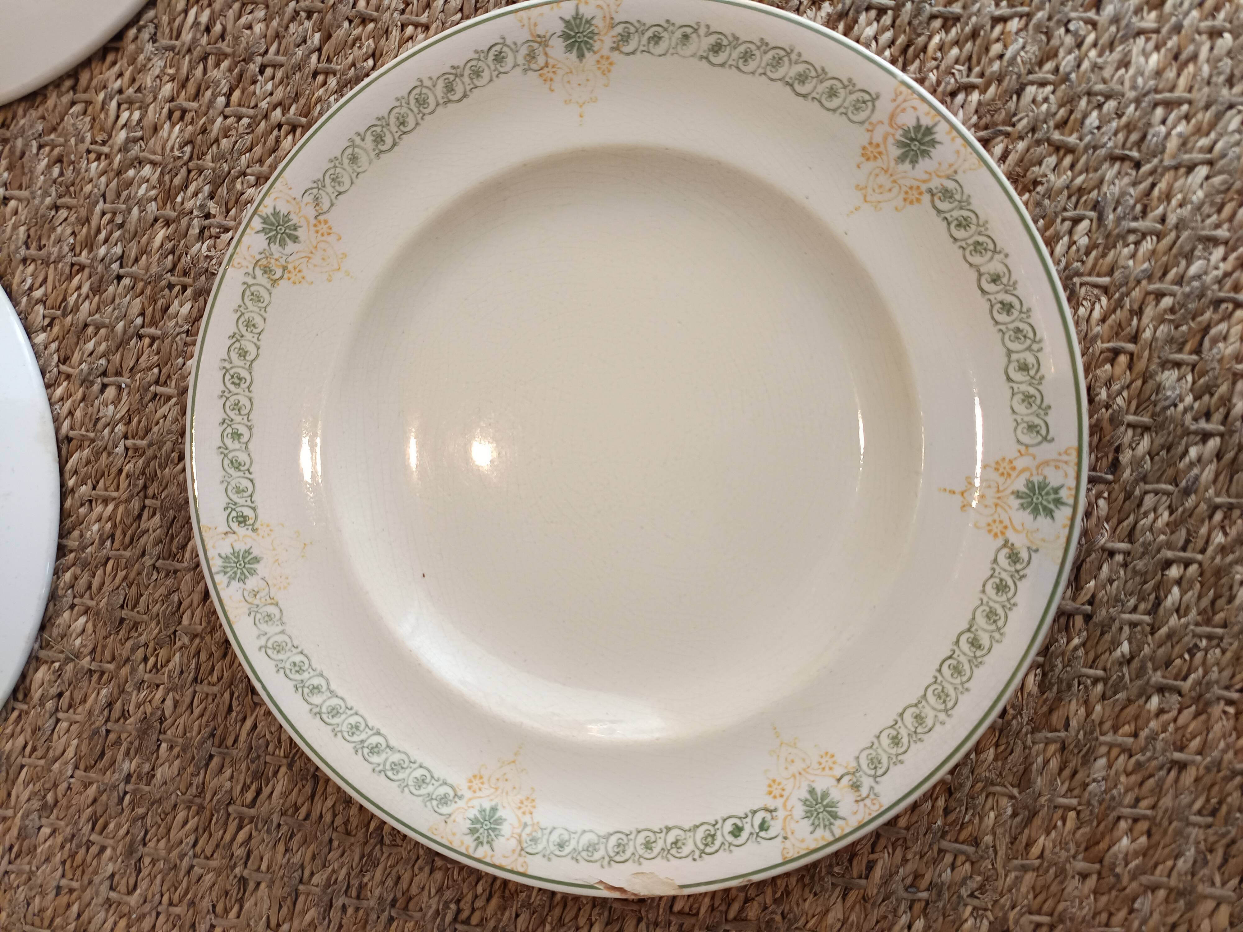 Longwy earthenware dinner service, Longpré pattern, 1895