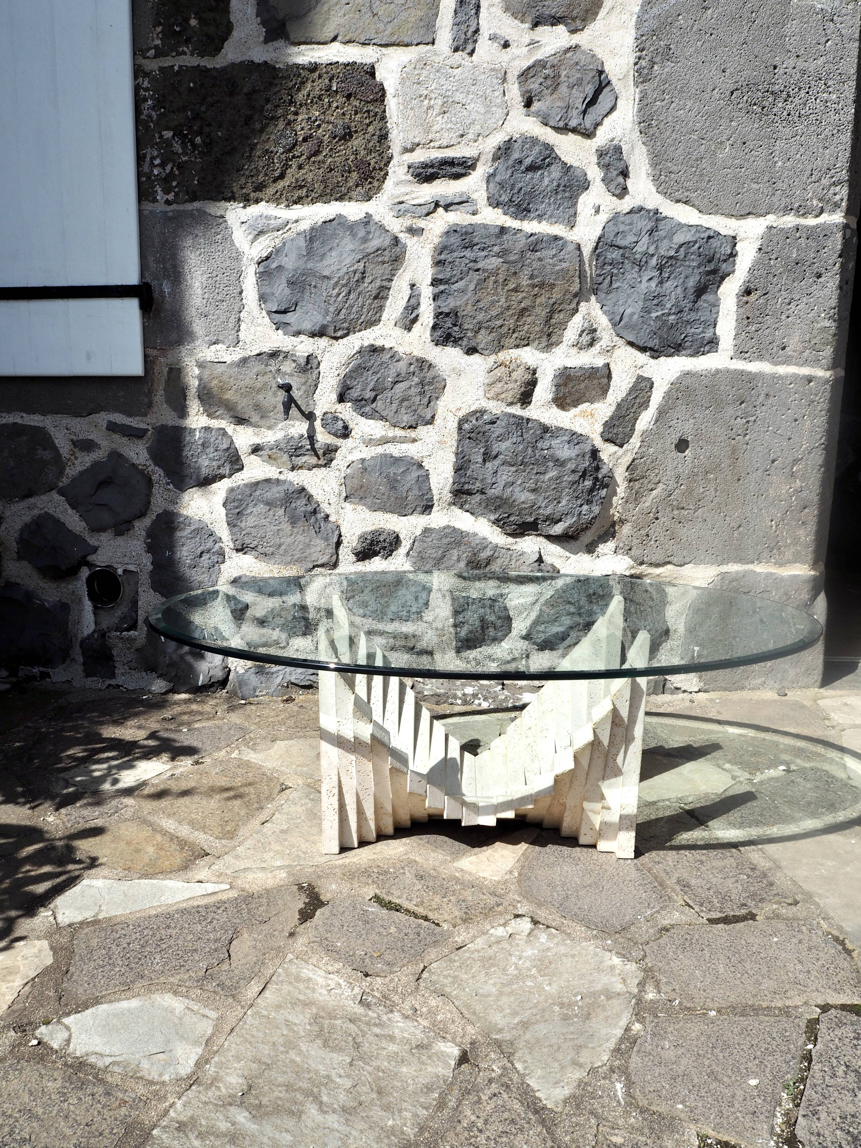 Table basse en verre et travertin