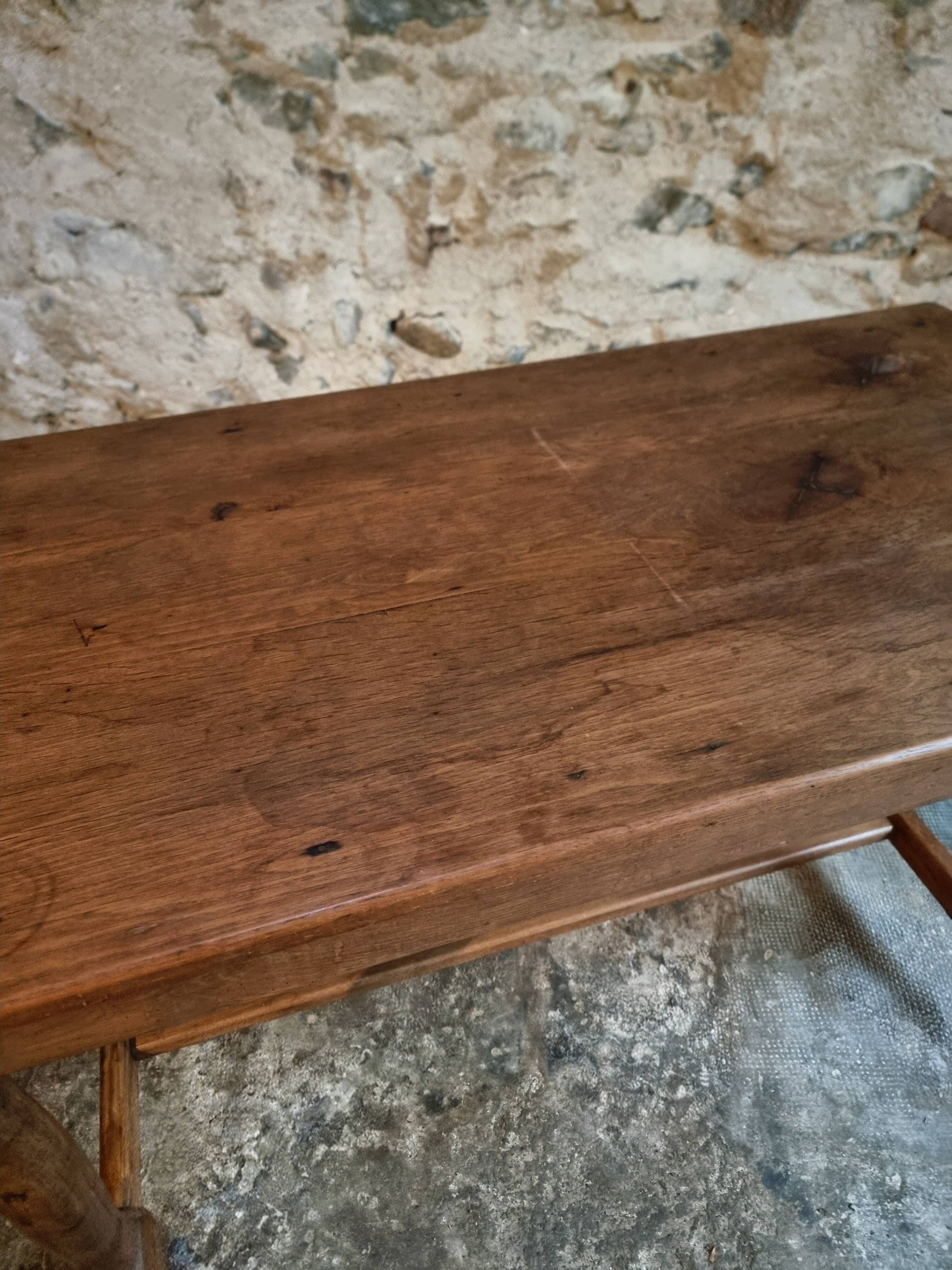 Antique French farmhouse table in oak (1780–1830) – Walnut legs – Rustic provincial dining table