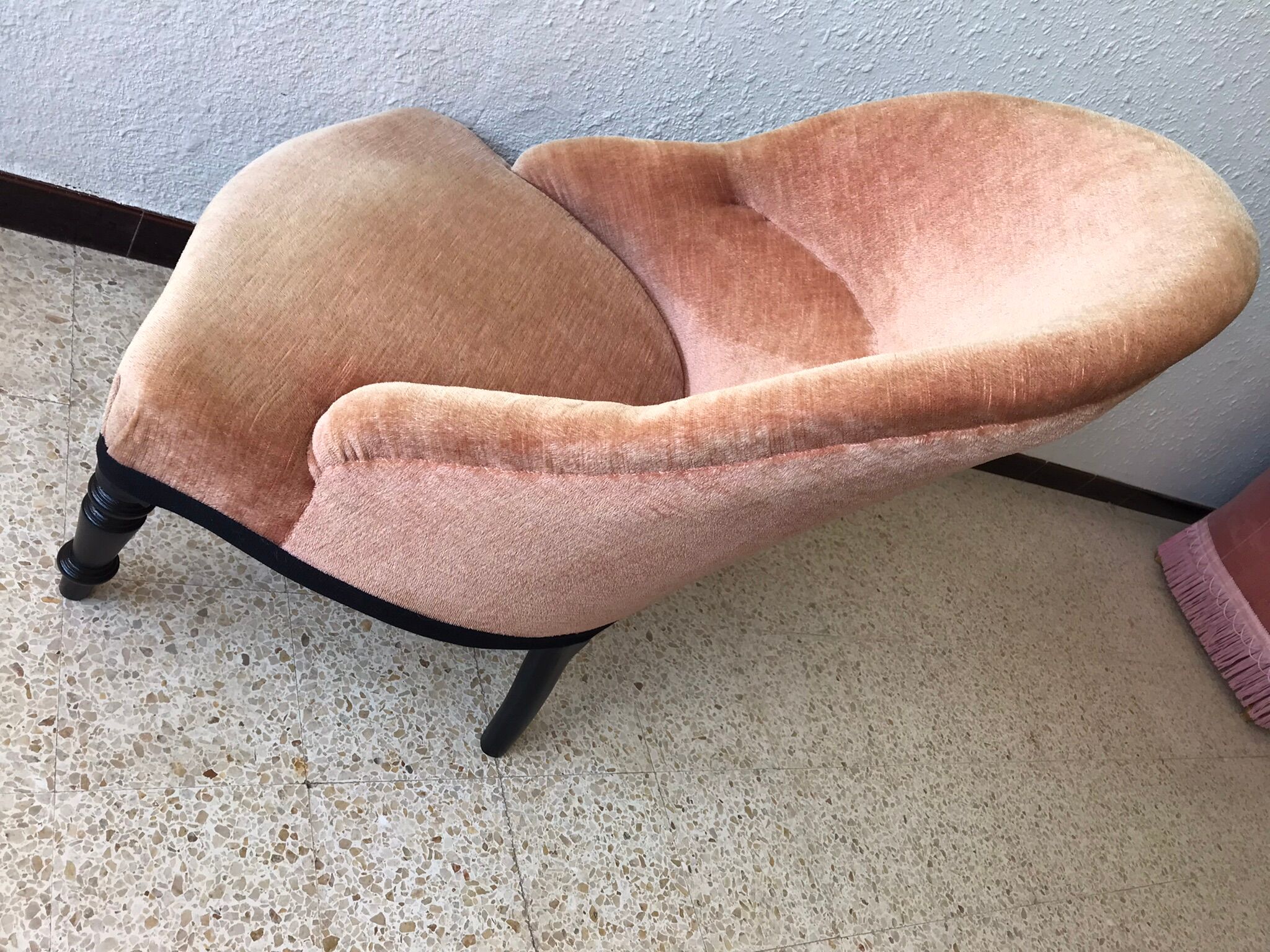 Vintage armchair in pink velvet