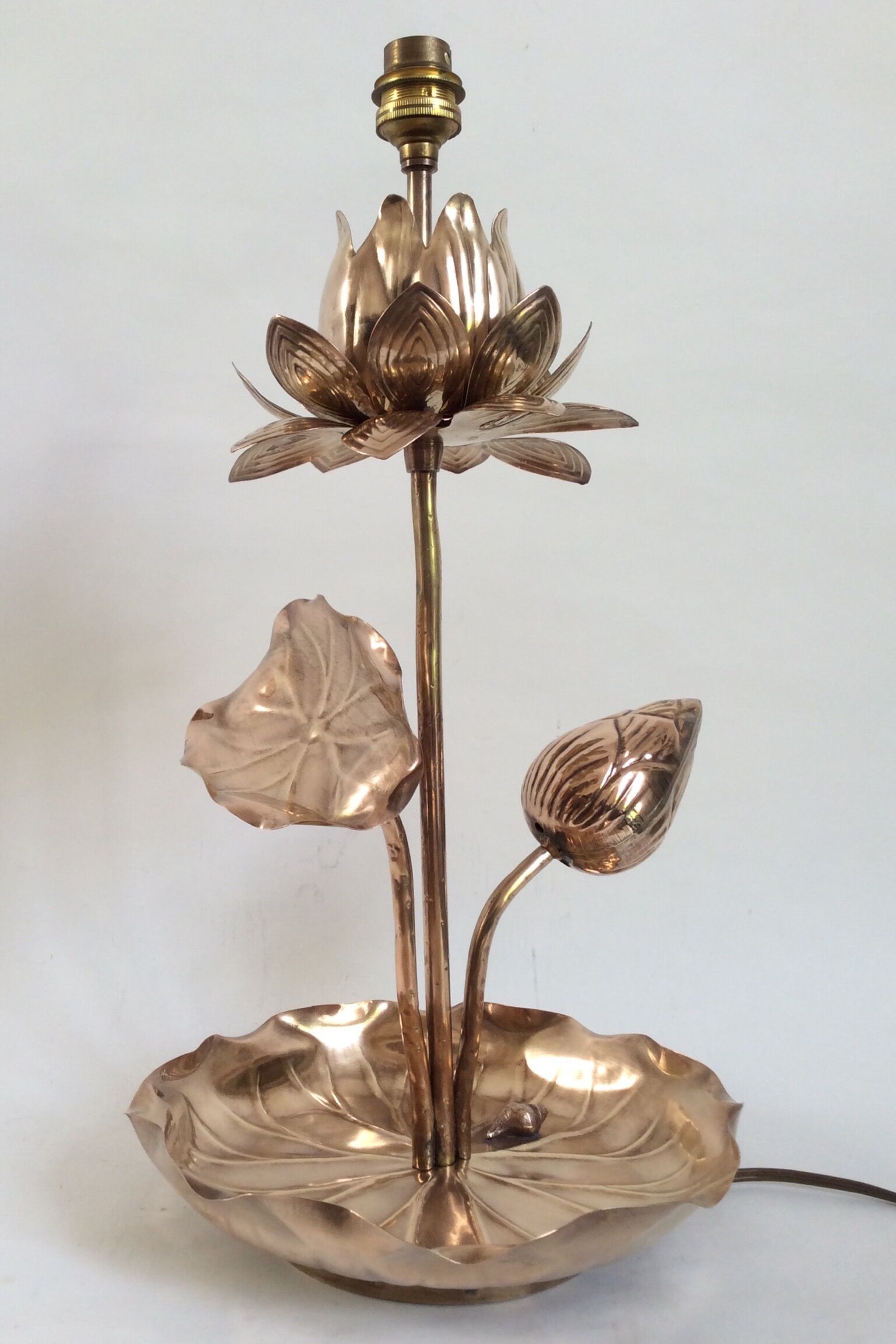 Hollywood Regency-style "lotus flower" lamp foot