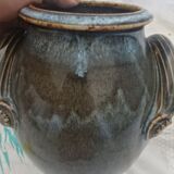 Ceramic vase with sign underneath