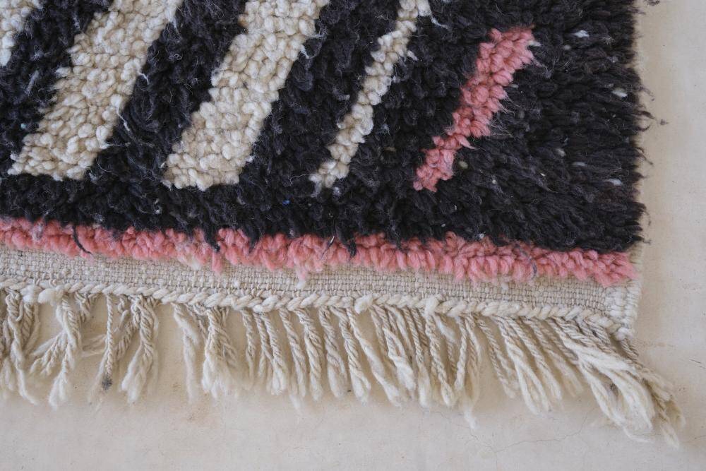 Modern Berber Rug - 250 x 167 cm