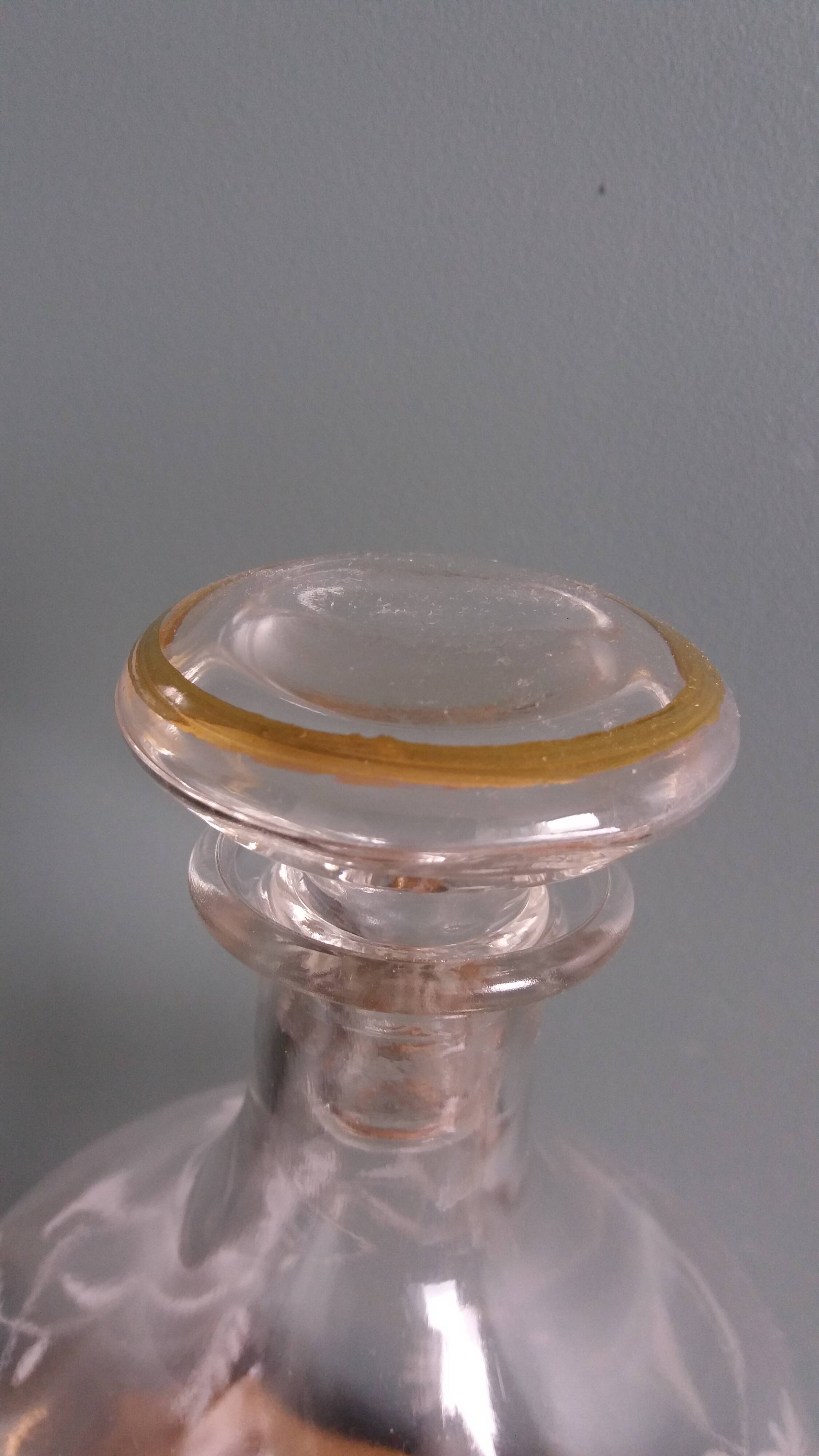 Carafe à liqueur avec bouchon, décor fleurs et dorures