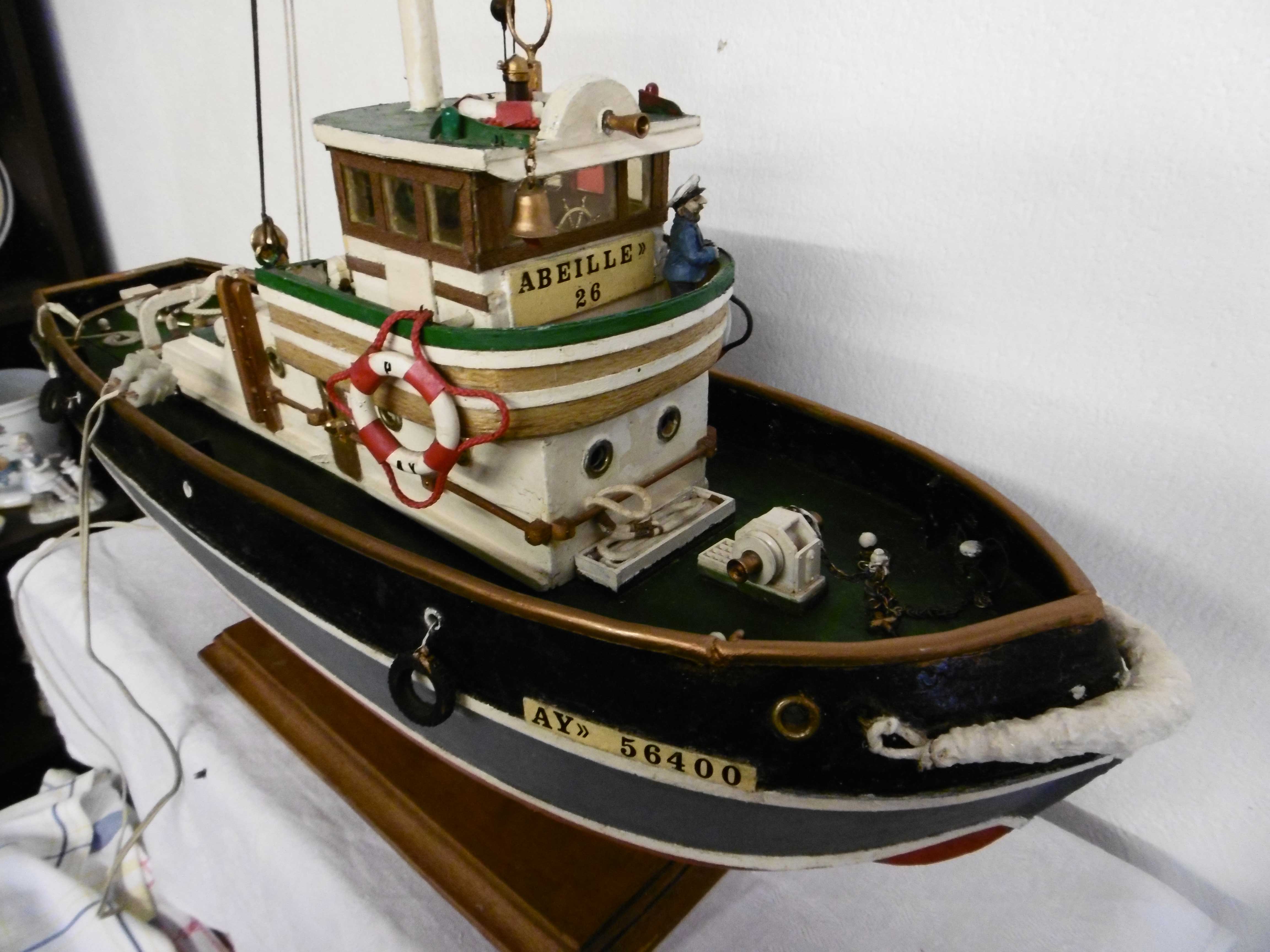 Maquette de bateau, remorqueur abeille 26