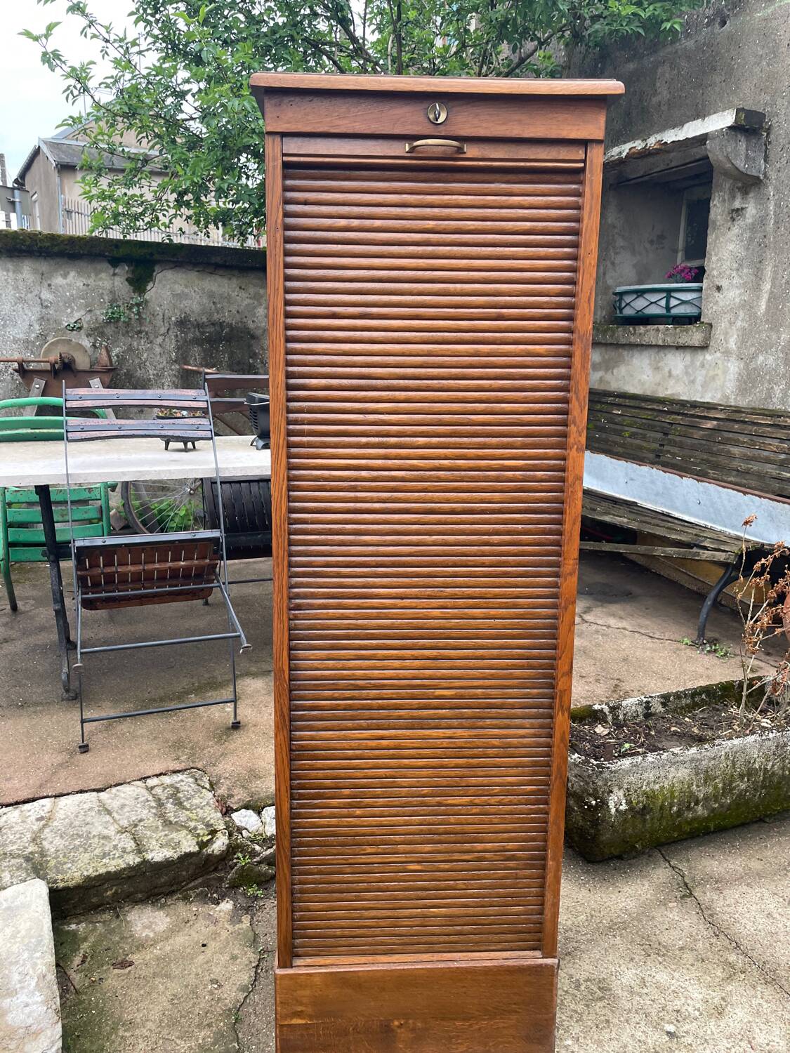 Curtain filing cabinet