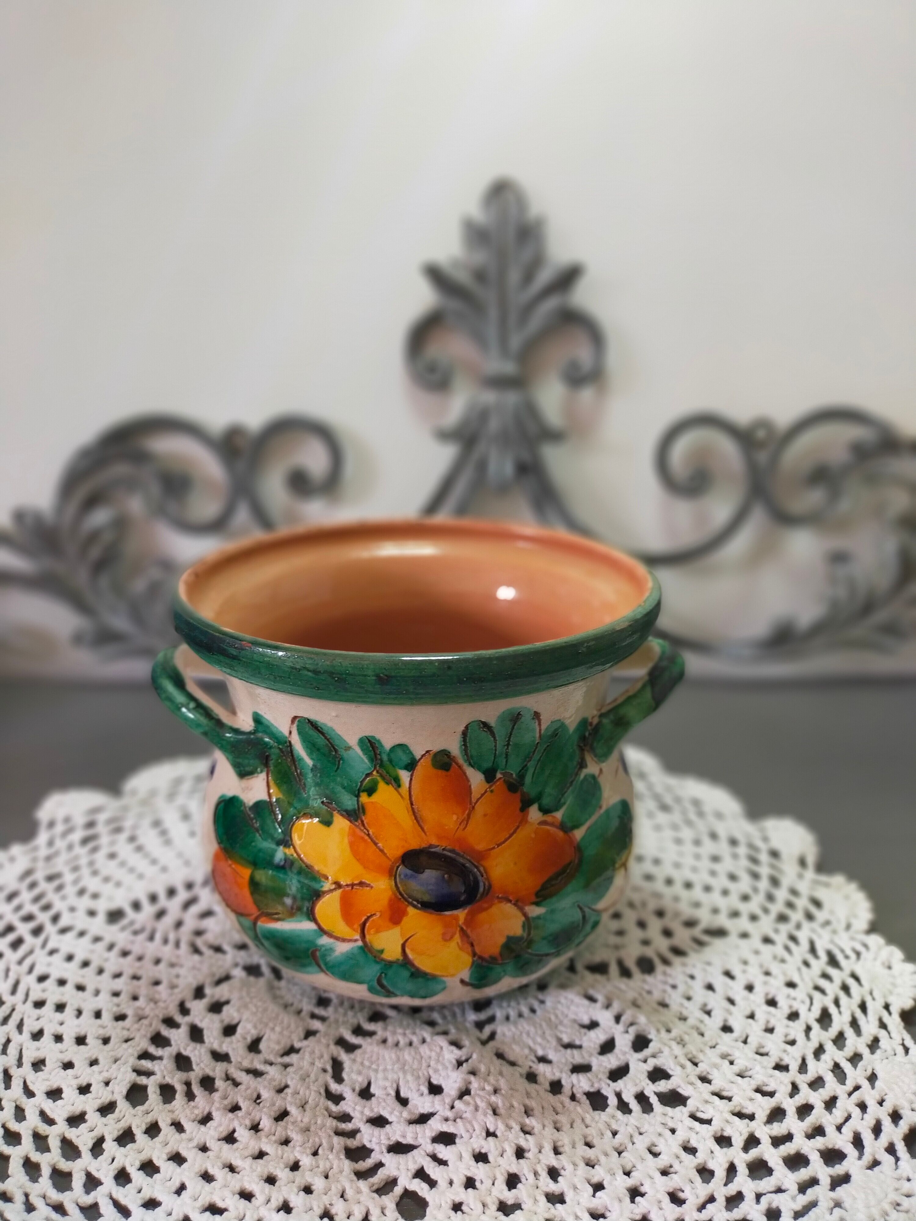 Cache pot en terre cuite Sgraffito années 60