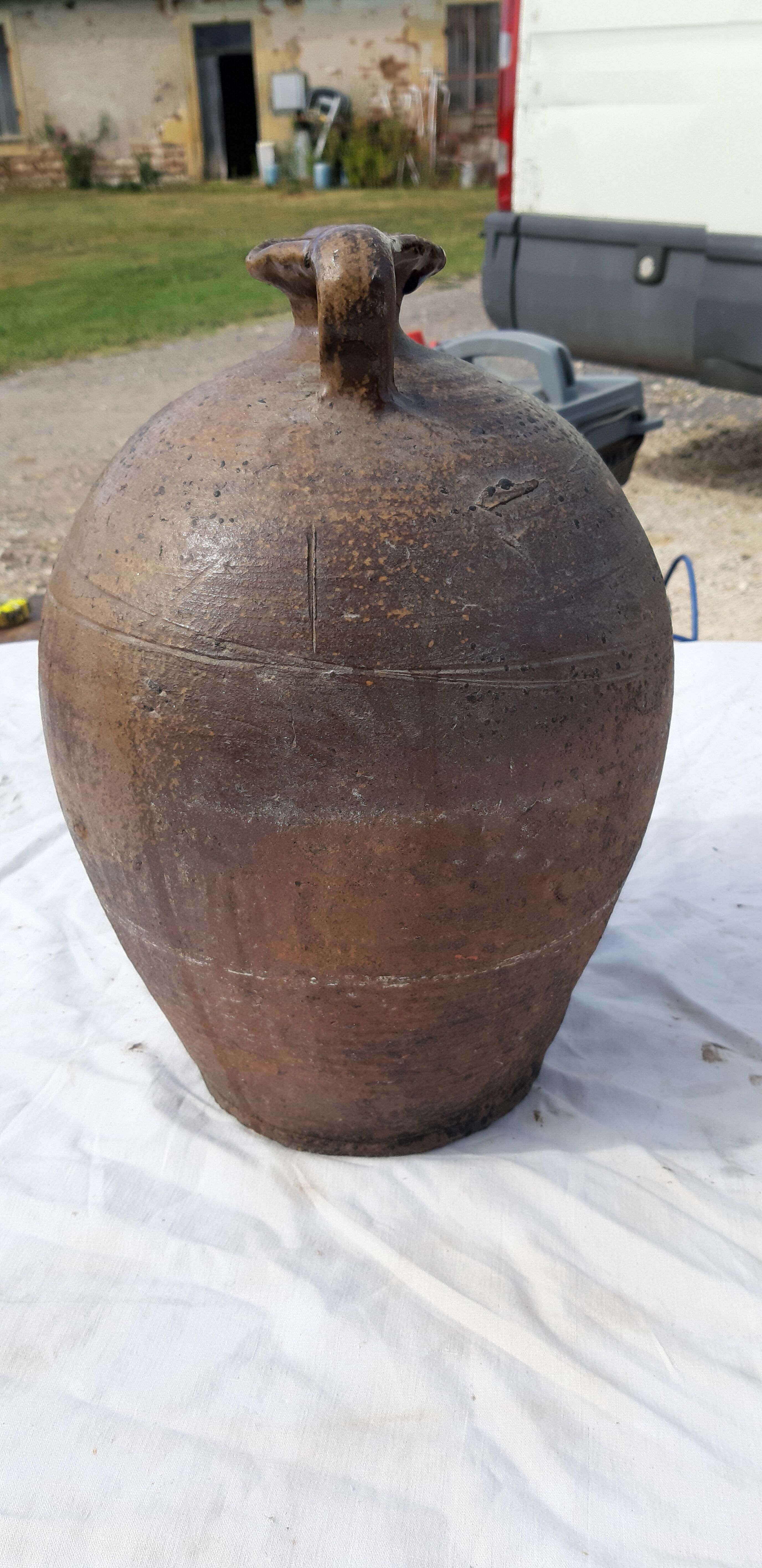 2 potiches in sandstone 19th