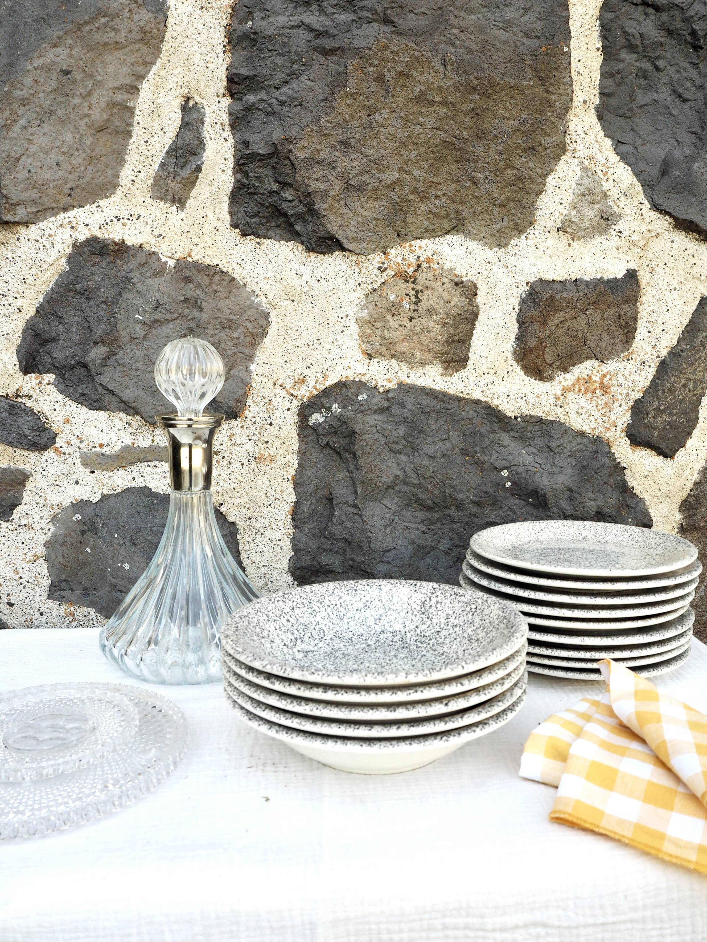 Set de 6 assiettes creuses mouchetées, Italy