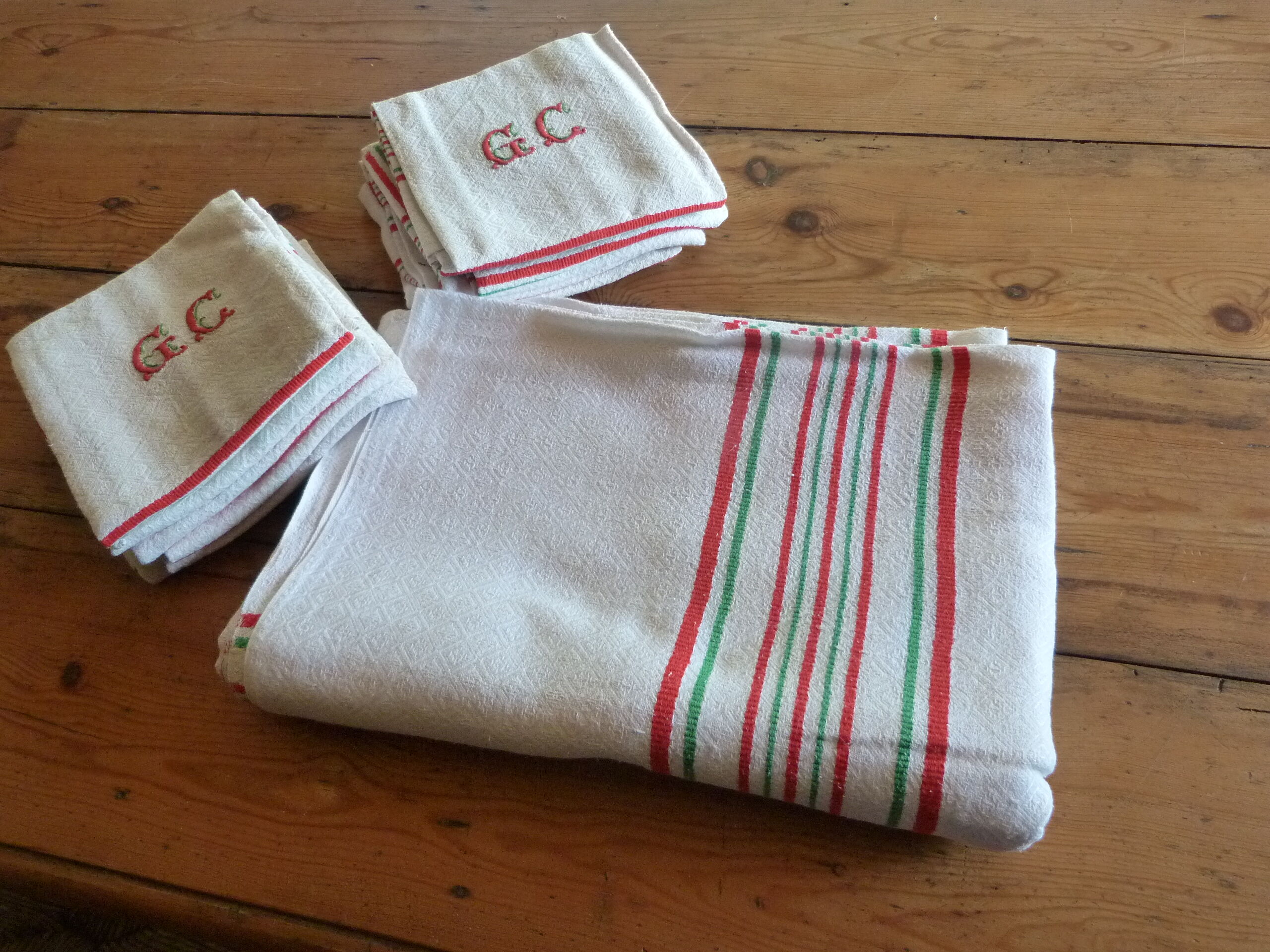 Old tablecloth 1920/1930 linen beige diamonds and red and green stripes + towels