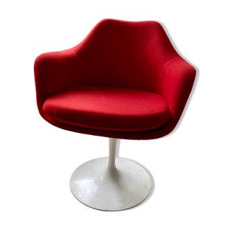 Swivel Tulip armchair by Eero Saarinen