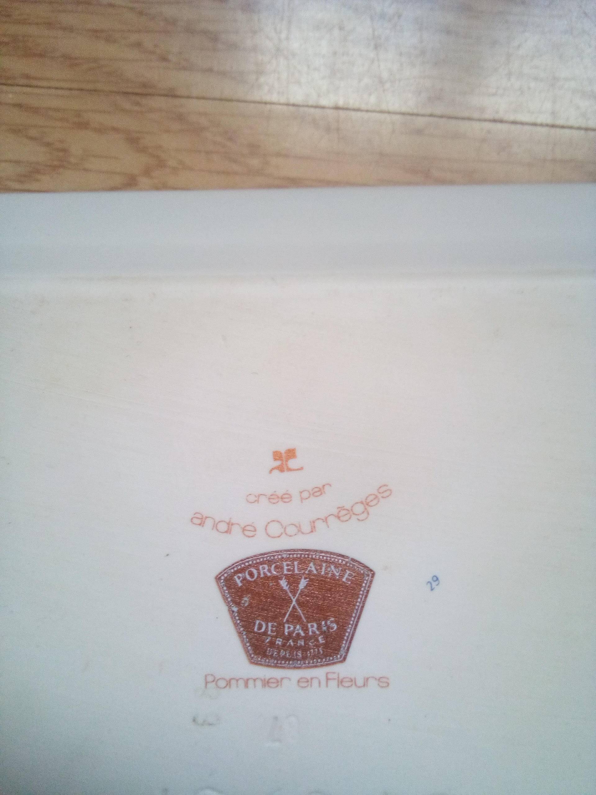 old cake dish from the 60s in very good condition