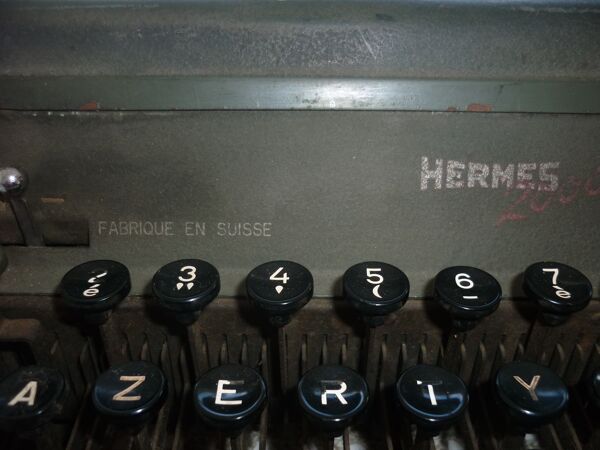 Machine à écrire manuelle Hermes 2000