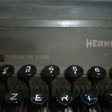 Machine à écrire manuelle Hermes 2000