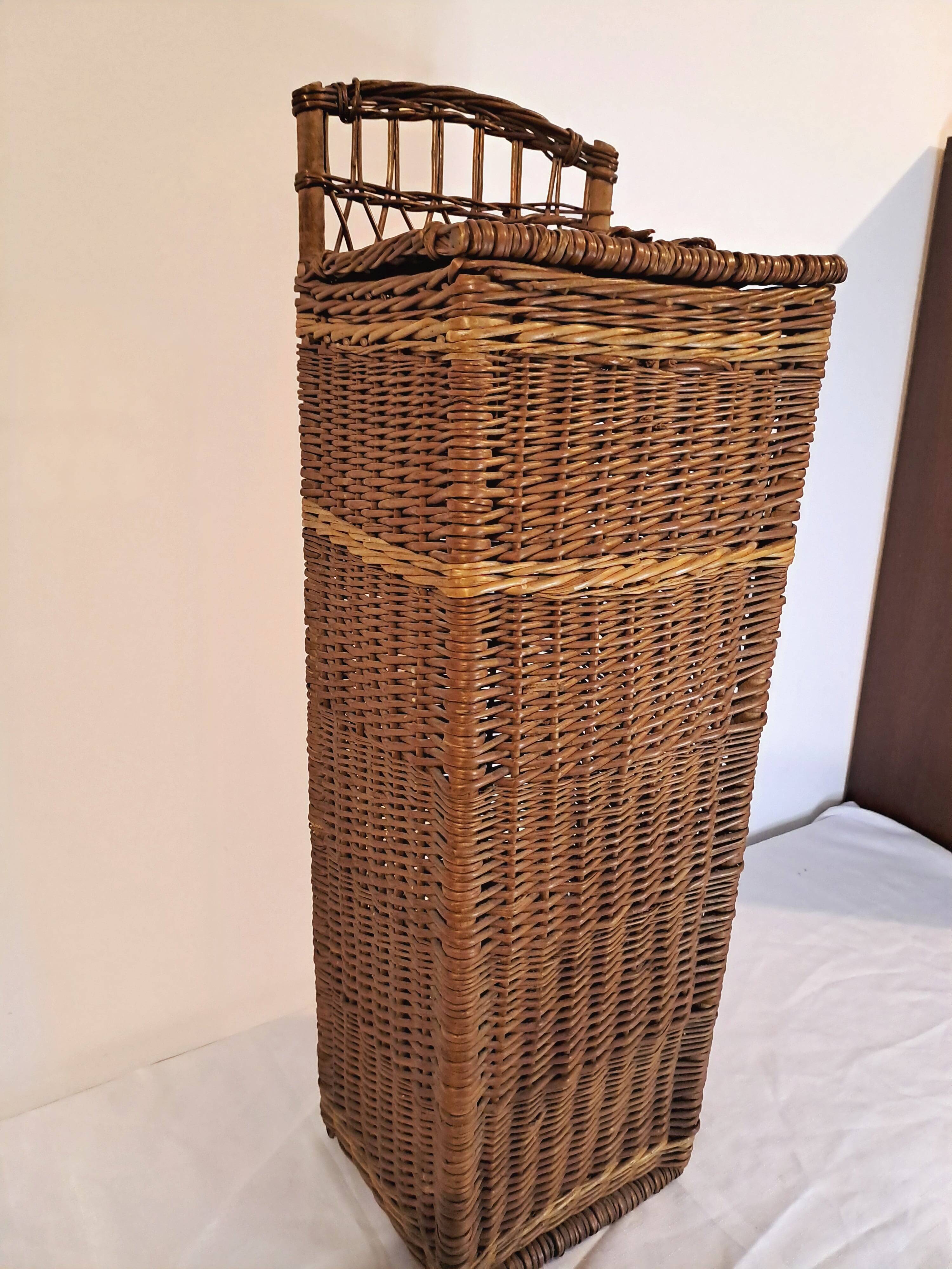 Panier à linge vintage en rotin tressé