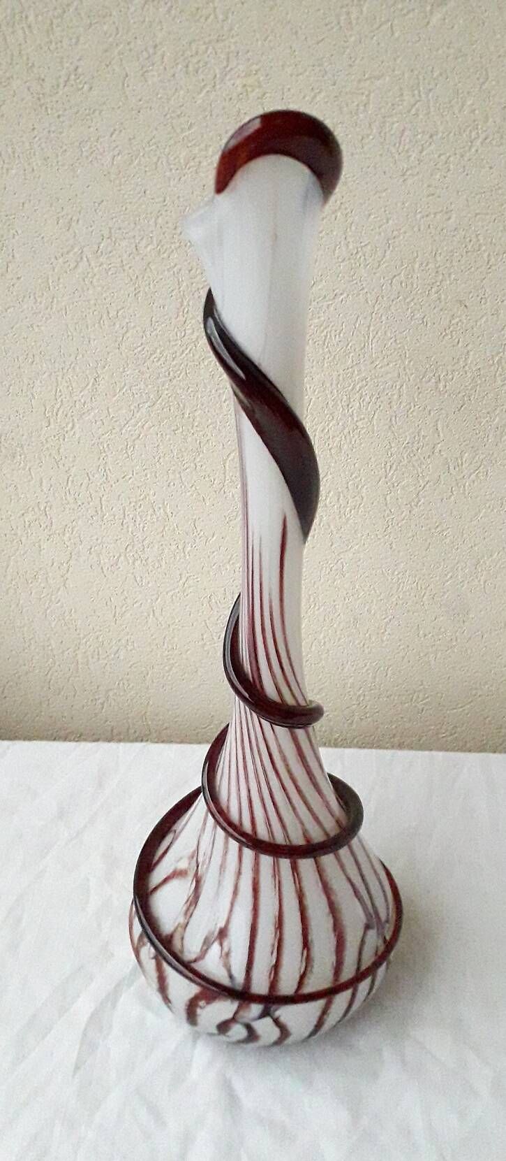 Vase soliflore en verre signé
